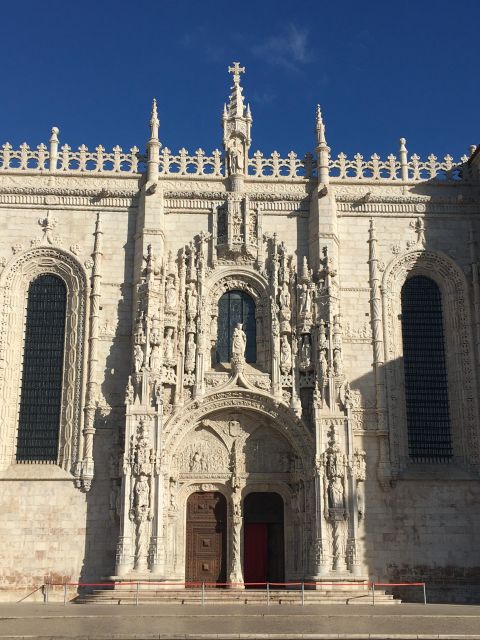 Lisbon: Belem Walking Tour with Jeronimos Monastery Ticket - Entering Jerónimos Monastery Fast, Then Learning the Stone Details