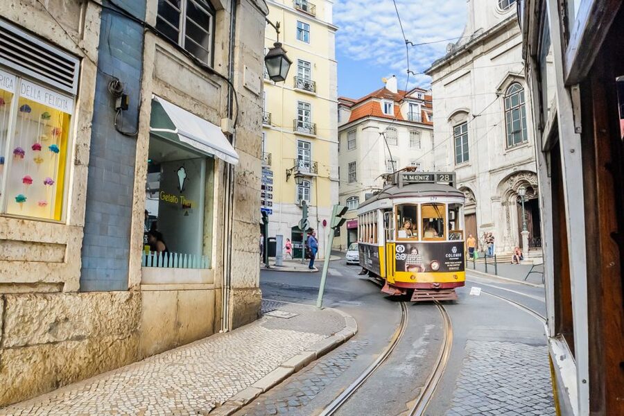 Lisbon: Best of City Private Walking Tour - Wine Tasting and the Finish at Praça do Comércio