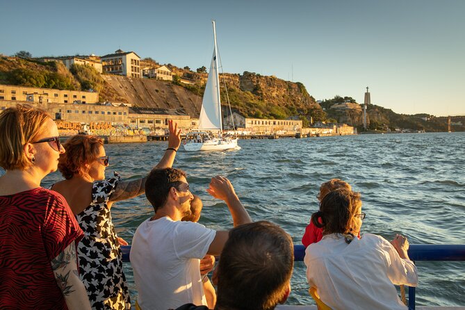 Lisbon Boat Cruise - Do you get commentary? The app vs. spoken narration