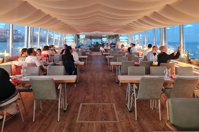 Lisbon Boat ride on Tagus river - The onboard bar, and what is (and is not) included in the price