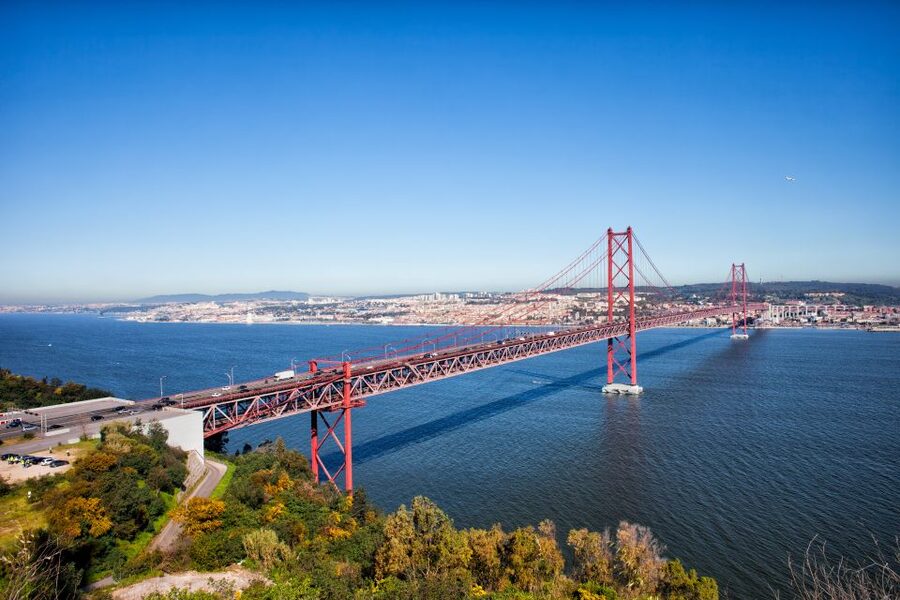 Lisbon: Boat Tour Ticket and Hop-on Hop-off 48-Hour Bus. - Modern Lisbon Bus Route: Oceanário Area, Azulejo Museum, and the Riverfront Vibe