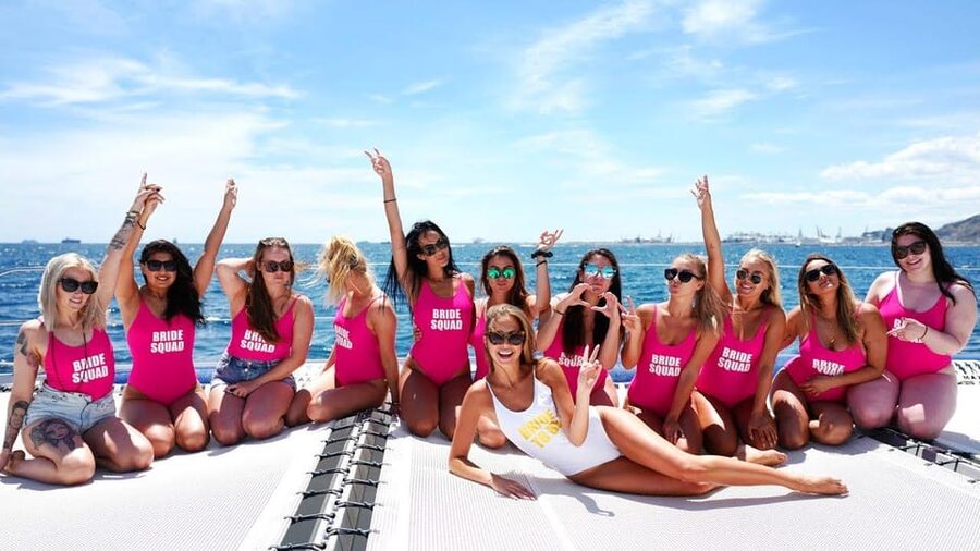 Lisbon: Catamaran Boat Party with Music, Open Bar & Dives - From Doca de Santo Amaro to the Party Deck
