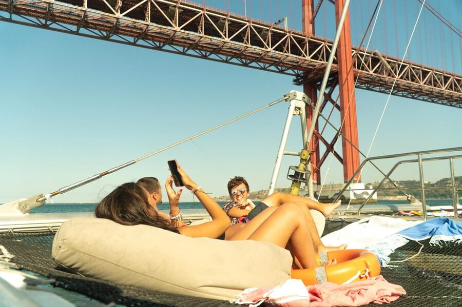 Lisbon: Catamaran Boat Party with Music, Open Bar & Dives - The first-hour open bar and how the vibe is set
