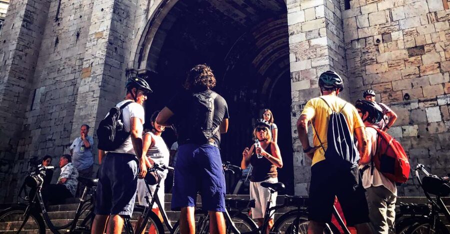 Lisbon: City Highlights and Viewpoints E-Bike Tour - Entering Lisbon by E-Bike: Where You Start at R. Jardim do Tabaco n2