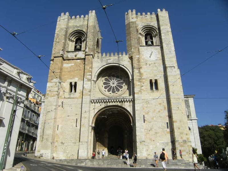 Lisbon: City Highlights Tuk-Tuk Tour with Pickup - National Pantheon of Santa Engracia and the Fado Museum stop
