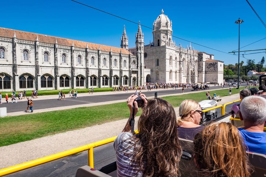 Lisbon: City Sightseeing Hop-On Hop-Off Bus Tour - Stop Finding, Queues, and the Small Frictions That Matter