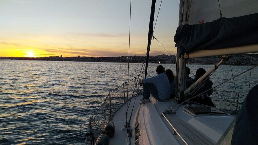 Lisbon: Day and Sunset Tour on the Tagus River - Museum-lined river views: MAAT, Electricity Museum, and the Discoveries axis