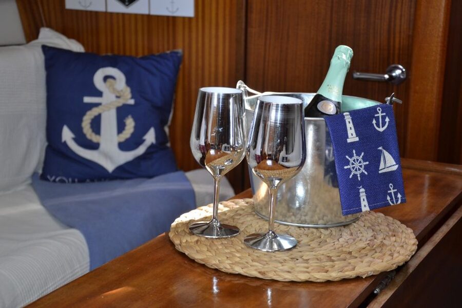 Lisbon: Day and Sunset Tour on the Tagus River - Snacks, blankets, Wi-Fi, and why the boat details matter