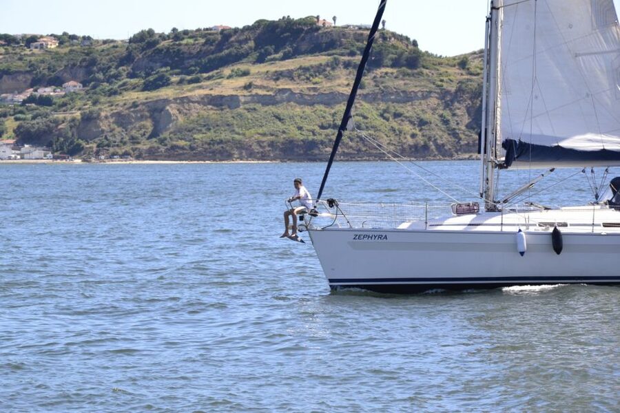 Lisbon: Day and Sunset Tour on the Tagus River - Finding the Alcântara dock and boarding smoothly