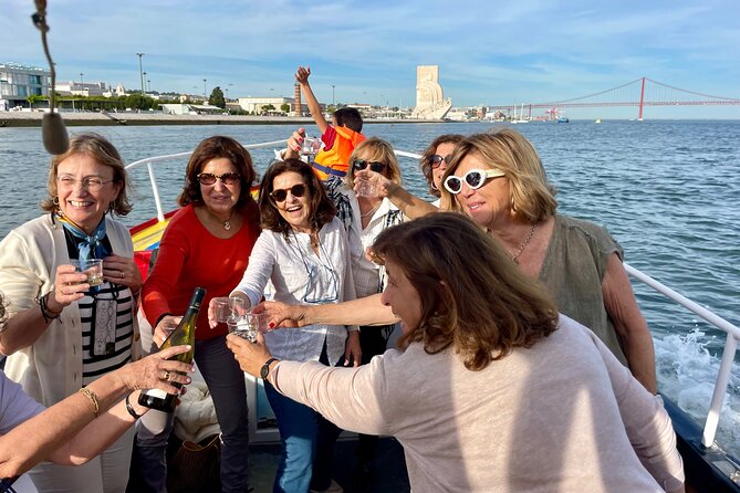 Lisbon Daytime & Sunset Tradicional Boat Tour Sightseeing Cruise - What the guide experience feels like on the water