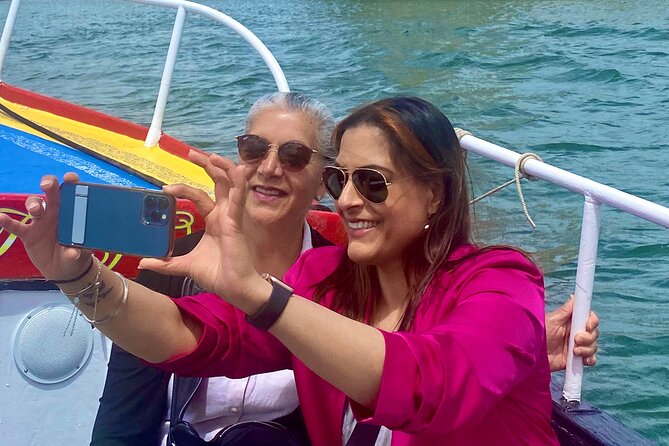 Lisbon Daytime & Sunset Tradicional Boat Tour Sightseeing Cruise - Comfort tips so wind does not ruin your photos