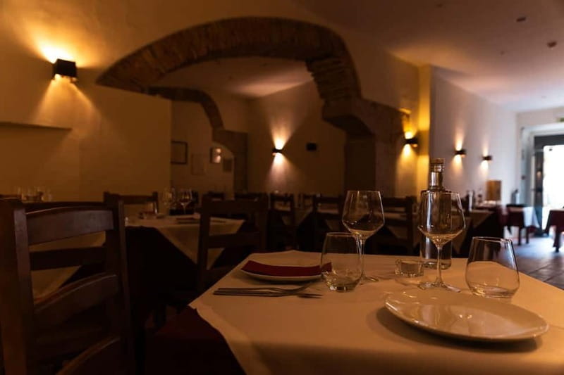 Lisbon: Dinner with Fado Show with the Rising Stars of Fado - Where You Sit Matters: cozy, sometimes cramped, and comfort tips