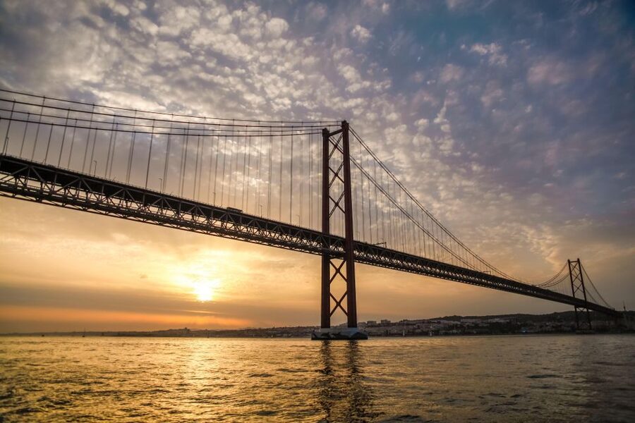 Lisbon: Disco Night Cruise with DJ and Open Bar - DJ, dance floor, and the sound situation you should plan for