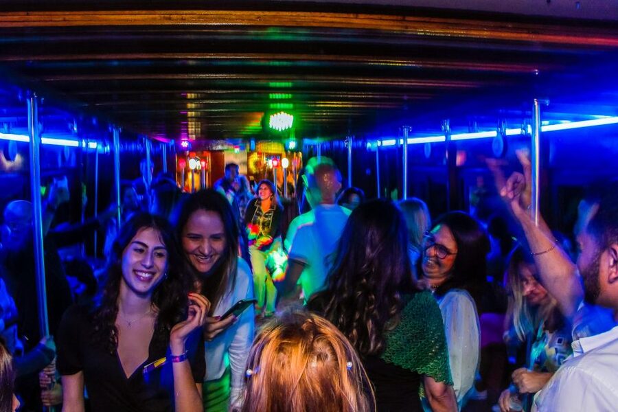 Lisbon: Disco Night Cruise with DJ and Open Bar - Meeting point at Estação Fluvial Sul e Sueste, how not to waste time
