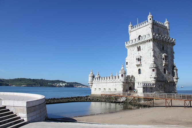 Lisbon Downtown & Alfama with a guide Walking tour - Meeting at Rua dos Douradores, then walking toward the heart