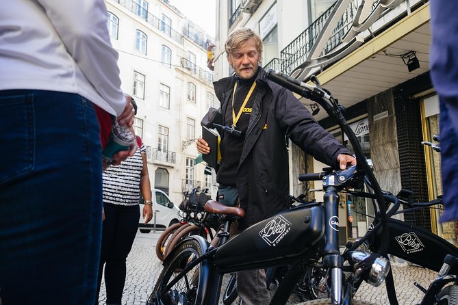 Lisbon E-Bike Tour Commerce Square, Mouraria and Alfama - Praça do Comércio: start on the water, then roll into old streets