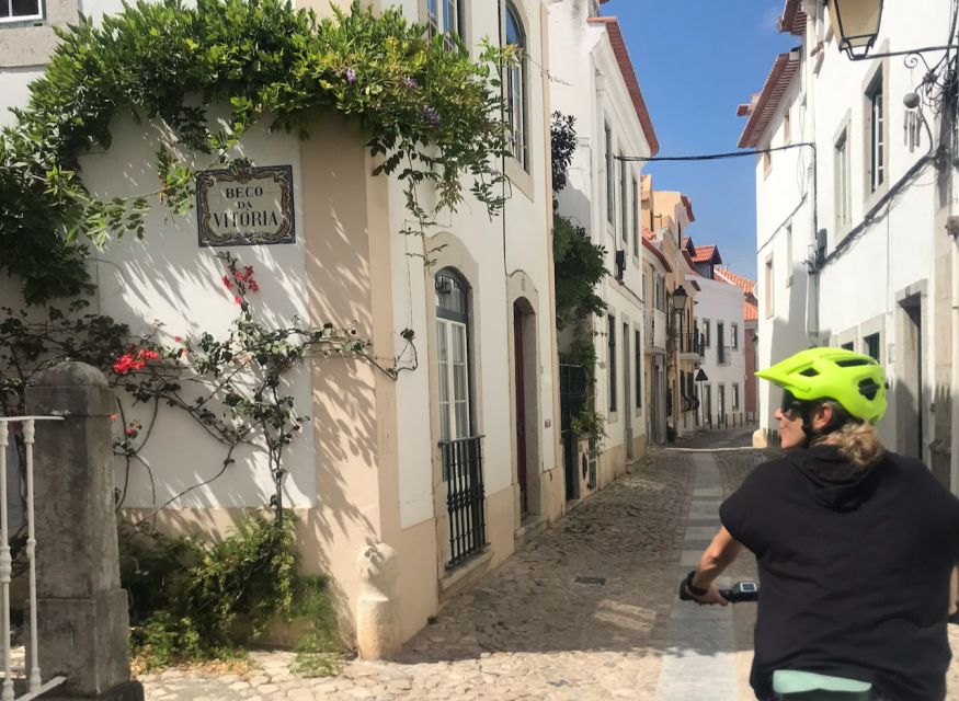 Lisbon: E-bike Trip from the Sintra Mountains to Cascais Sea - From hotel pickup to Cascais Market: the start of an out-of-city day