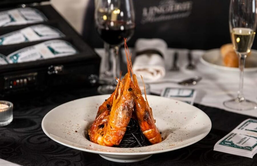 Lisbon: Erotic Cabaret Show and Dinner - The Cabaret Show Runs With Dinner, Not After It