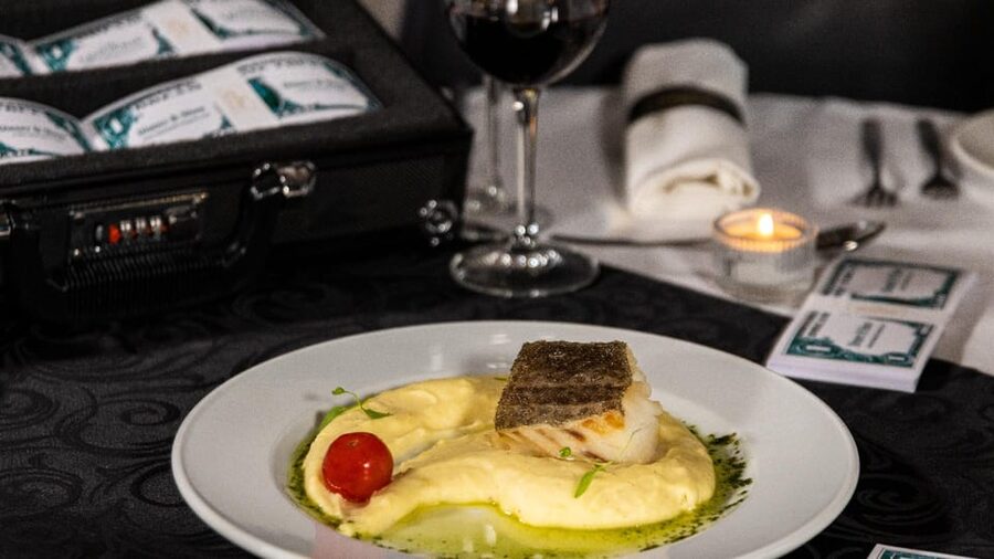 Lisbon: Erotic Cabaret Show and Dinner - Price and Value: $76 for Dinner, Wine, and Cabaret