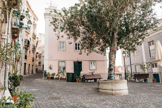Lisbon Fado History Cultural Walking Tour - Blue Emotion Tours and the Guide Style You Should Look For