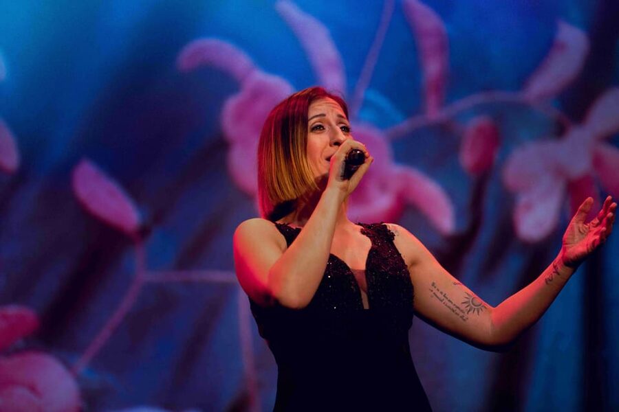Lisbon: Fado in Chiado Live Show - How Lisbon images during the show change what you feel