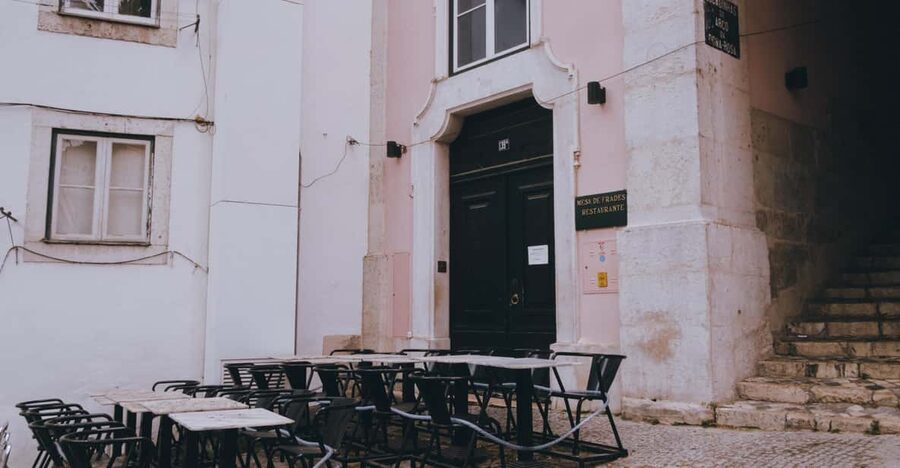 Lisbon: Fado Night with Dinner in a Typical Fado House - How to get the best seat: near the door is a power move