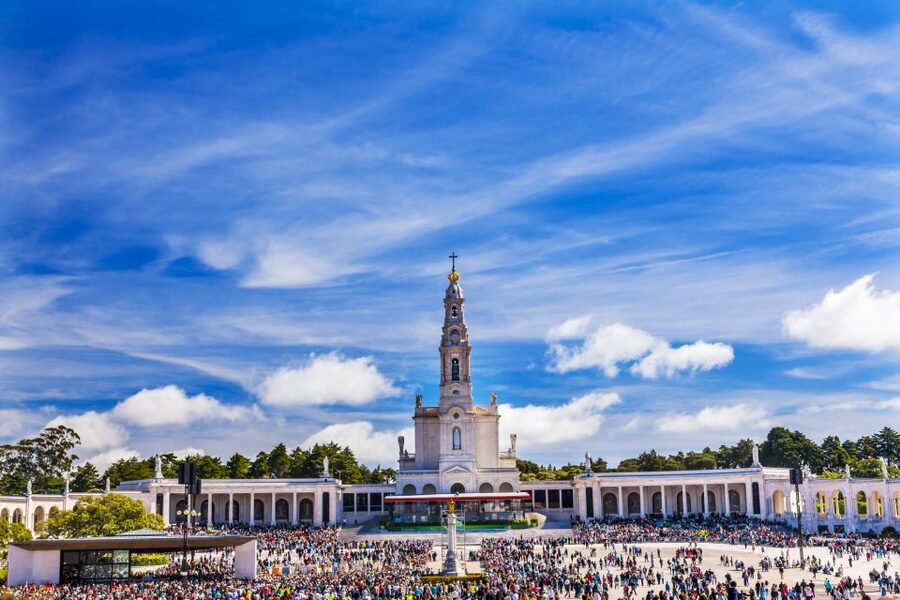 Lisbon: Fátima & The Shepherd Children Home Self-Guided Tour - Basilica of Our Lady of the Rosary, and the Pilgrim Kneeling Path