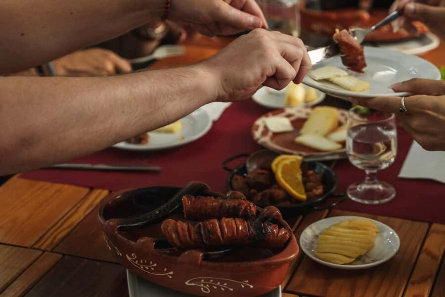 Lisbon: Food Crawl Walking Tour with Local Tastings - Key highlights to look for
