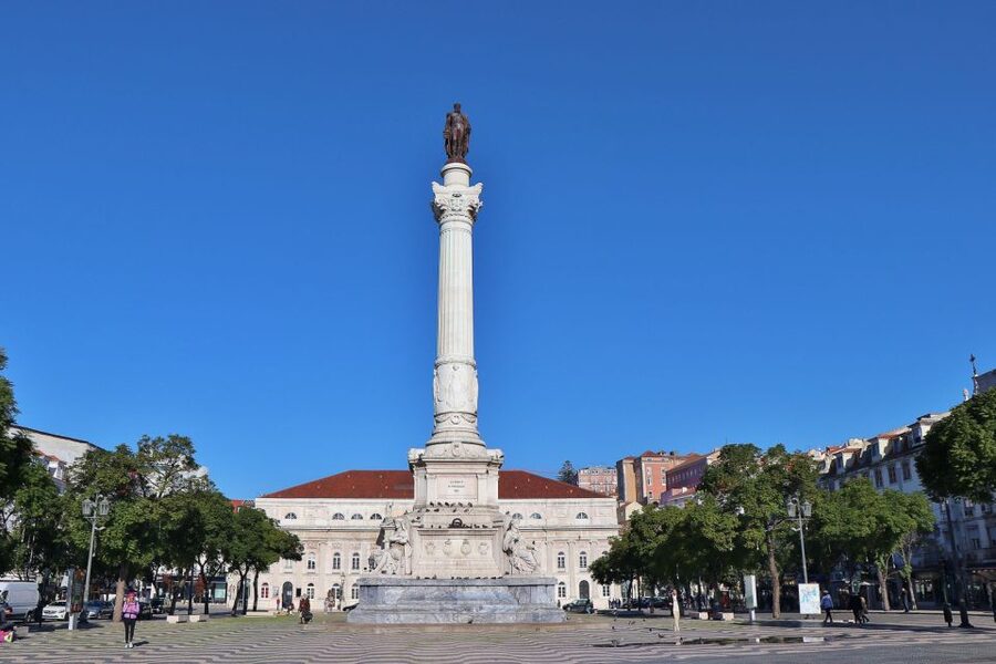 Lisbon: Full-Day Private Walking Sightseeing Tour - São Jorge Castle fast-pass access, what to expect