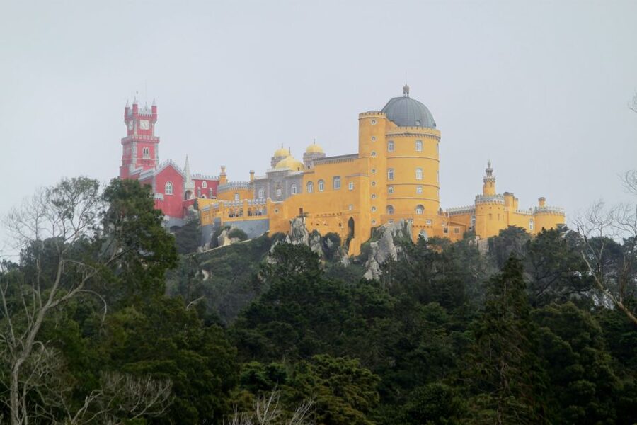 Lisbon: Full-Day Sintra and Cascais Tour - From Lisbon pickup to Sintra, a van that keeps the day on track