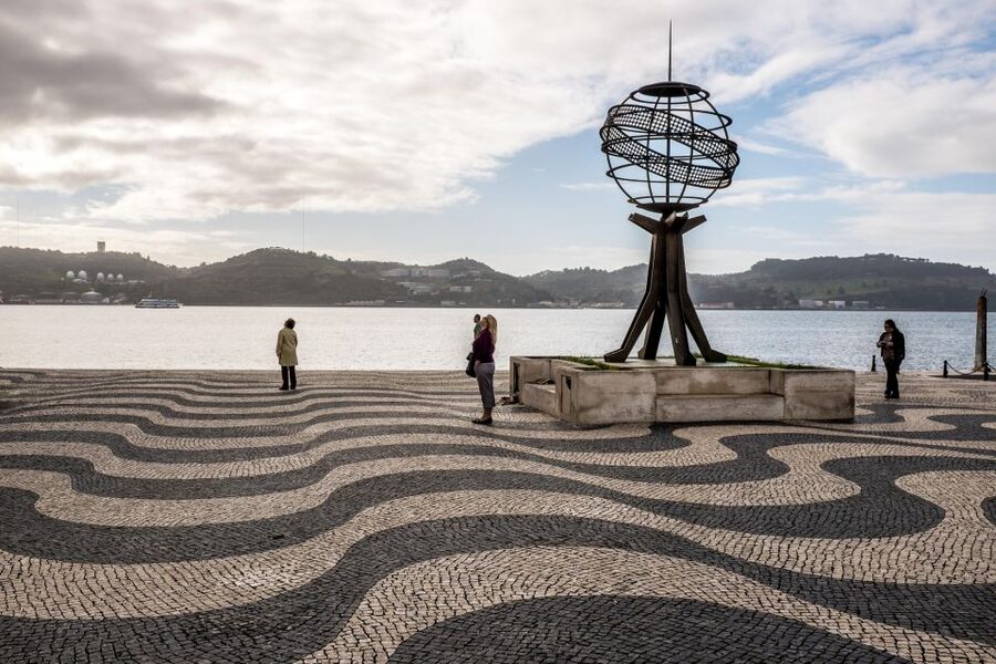 Lisbon: Half-Day City Tour - Alfama and Baixa-Chiado via digital walking tour: squares you will recognize