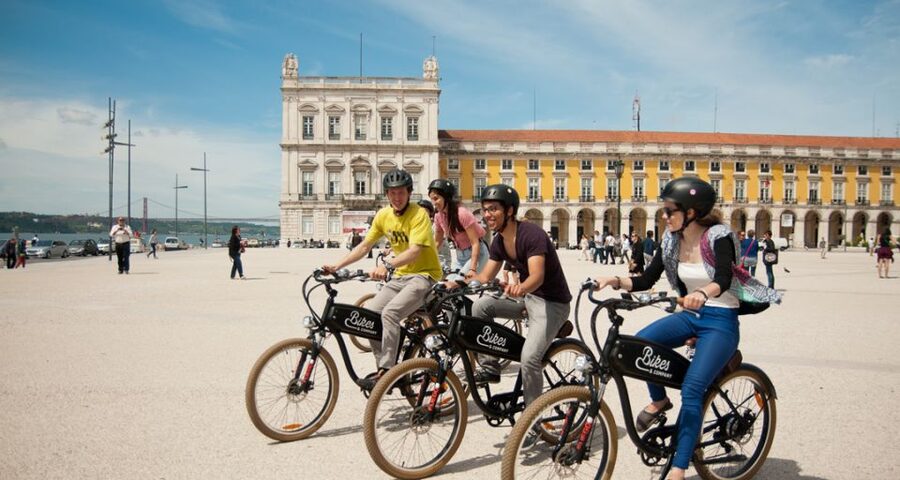 Lisbon: Hills, Alfama, and Mouraria Tour by Electric Bike - Commerce Square and the quick Fado Museum pass: setting the downtown tone