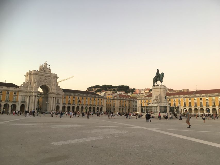 Lisbon: Hills, Alfama, and Mouraria Tour by Electric Bike - Graça Historic District and the Miradouro da Senhora do Monte moment
