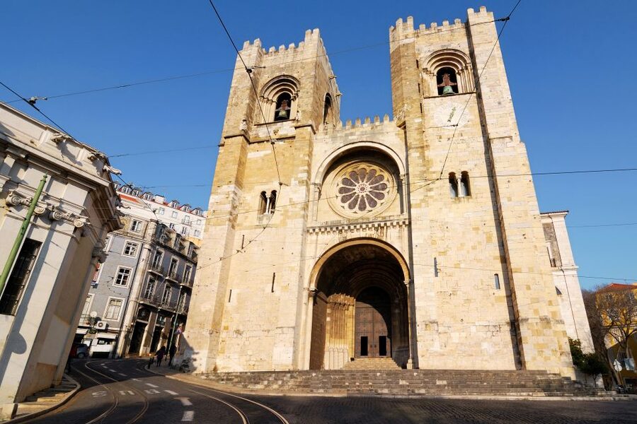 Lisbon: Hills Red Tram Tour by Tram 28 Route 24-Hour Ticket - Quick take on the Lisbon Hills Red Tram Tour