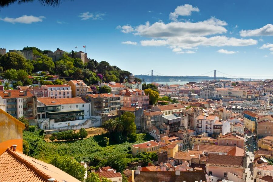 Lisbon: Hills Red Tram Tour by Tram 28 Route 24-Hour Ticket - Key Sights on the Route: Castelo São Jorge, Sé Catedral, and More