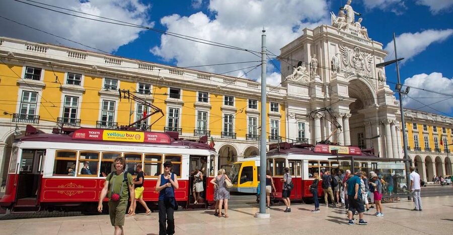 Lisbon: Hills Red Tram Tour by Tram 28 Route 24-Hour Ticket - Starting at Praça do Comércio, Then Into the Real Old Town
