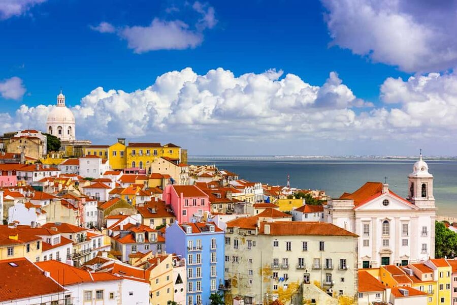 Lisbon: Historic City Tour by Tuk-Tuk - Guide quality makes or breaks a quick tour