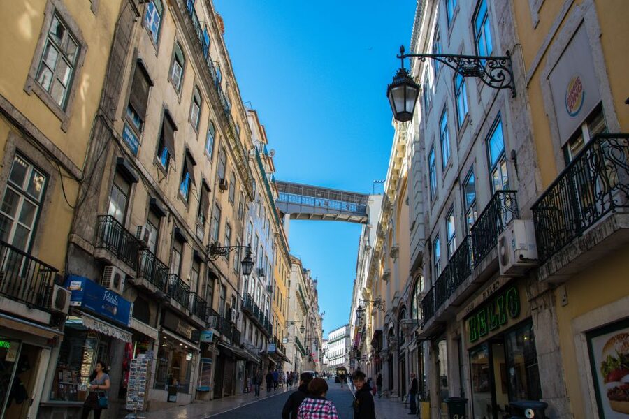 Lisbon: Historical Tour on a Tukxi - Graça hill time: São Jorge Castle zone and the best nearby viewpoint