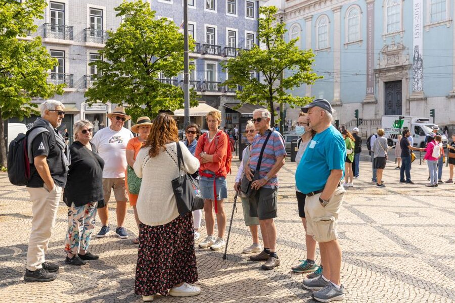 Lisbon: History, Stories and Lifestyle Walking Tour - Lisbon Cathedral at the finish: 1150 foundations and mixed styles