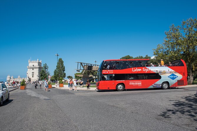 Lisbon Hop On Hop Off Bus and Boat Tour - Castle and Graça style route: São Jorge and the flea market vibe