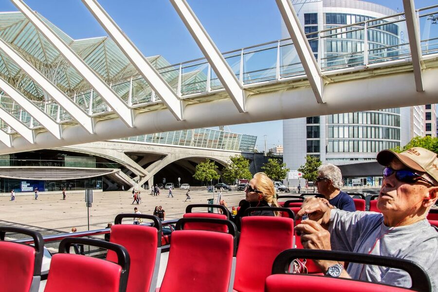 Lisbon: Hop-On Hop-Off Bus Tour - Cascais Line to Costa do Sol, beach time plus day-trip scenery
