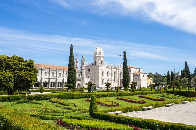 Lisbon Hop-On Hop-Off Bus Tour and River Cruise - Audio Guide, Map, and Discount Book: The Value Passes That Matter