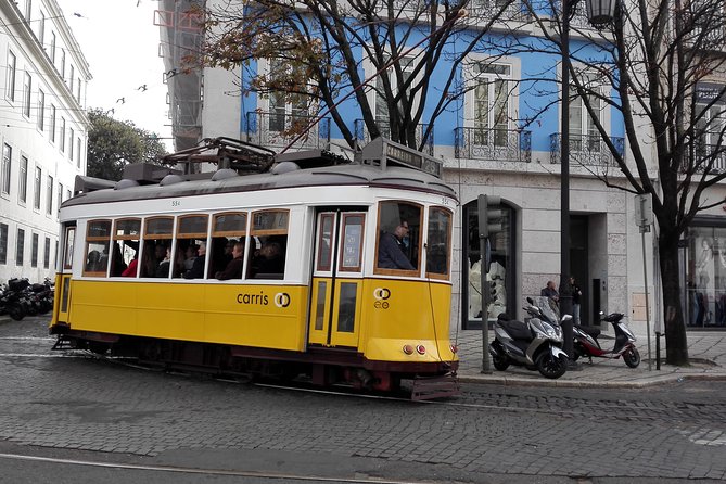 Lisbon Layover - Airport pickup that fits real flight timing
