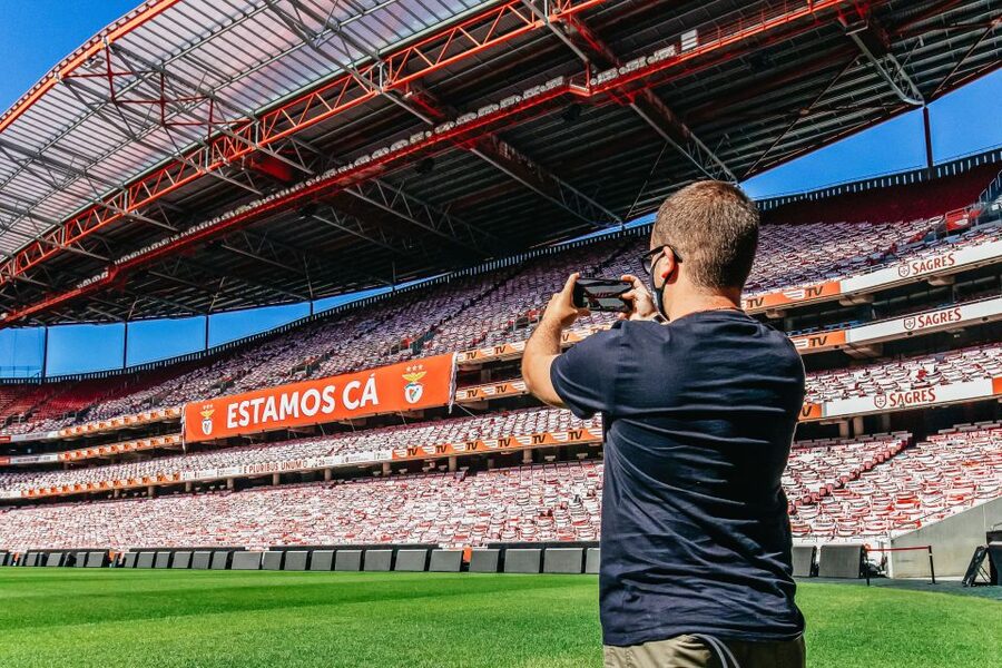 Lisbon: Luz Stadium Tour & SL Benfica Museum Ticket w/Scarf - Hall of Fame, VR Experience, and the Pitch Access Tunnel