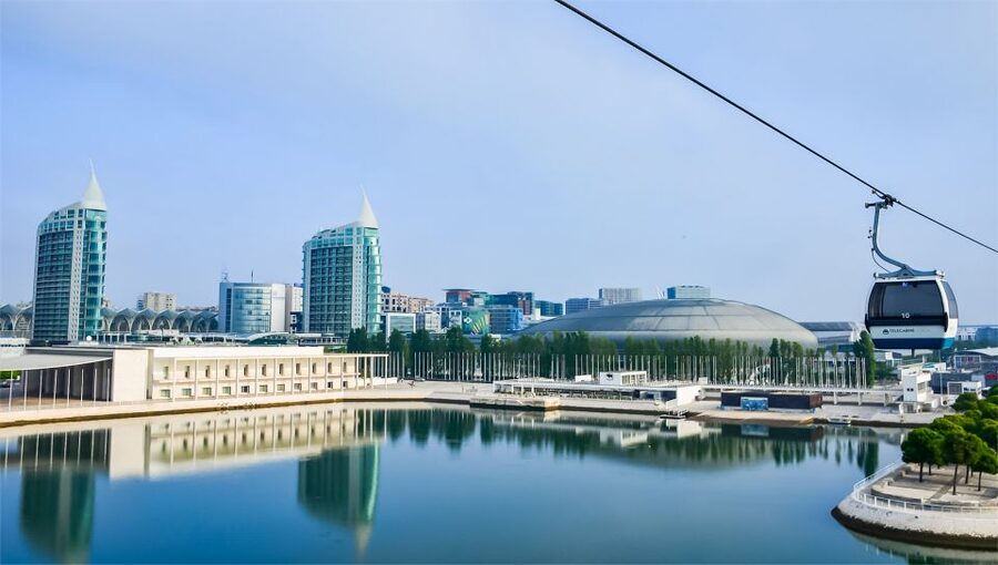Lisbon: Nations Park Gondola Lift Cable Car Round Trip - What you see above the Tagus: the best viewpoints along the cable line