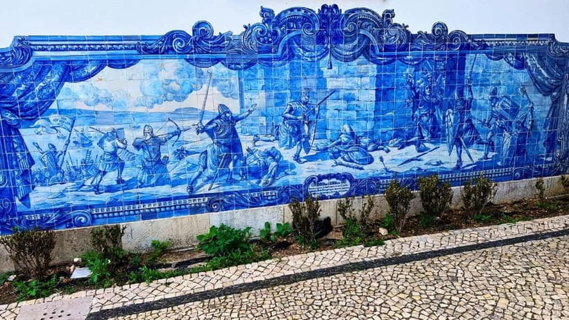 Lisbon: Old Town Tuk-Tuk Tour. - Graça street-life and tiles, then Senhora do Monte for the big panorama