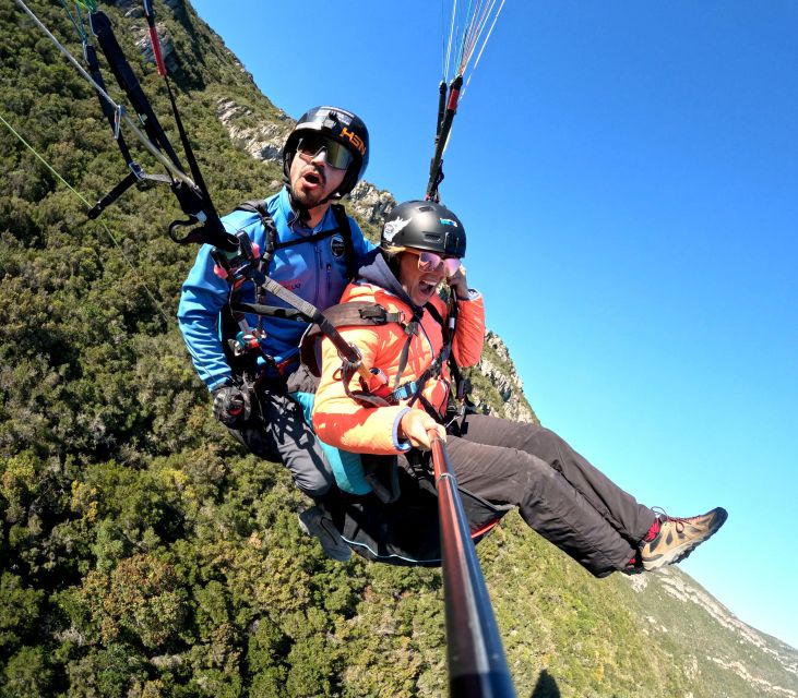 Lisbon: Paragliding Tandem Flight - Choosing the right clothes and shoes for comfort, grip, and quick movement