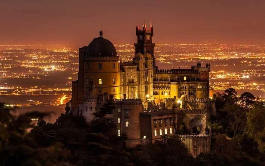 Lisbon: Pena Palace, Regaleira, Sintra, and Cascais Day Trip - Meeting in Lisbon and riding the van like a pro