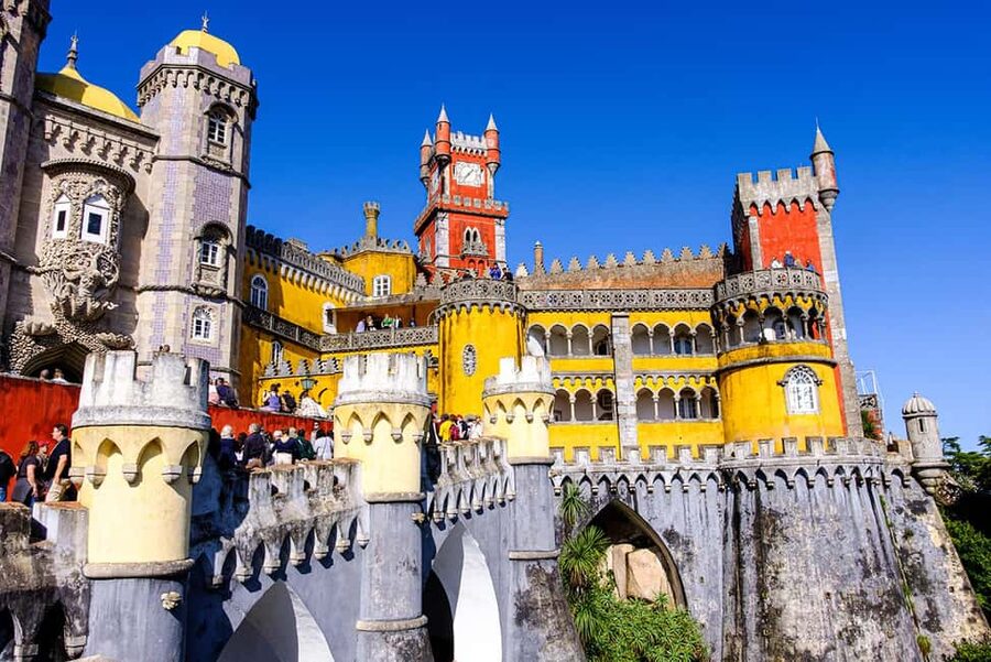Lisbon: Pena Palace, Sintra, Cabo da Roca & Cascais Day Tour - Guides: what the best ones do during this exact route