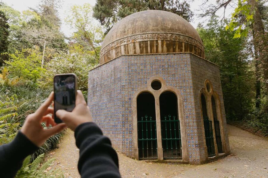 Lisbon: Pena Palace, Sintra, Cabo da Roca, & Cascais Daytrip - Sintra Historical Centre: lunch time plus real wandering room